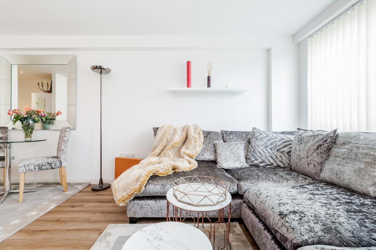 Apartamento *spacious-modern One Bed Flat. Riverside Location* Londres
