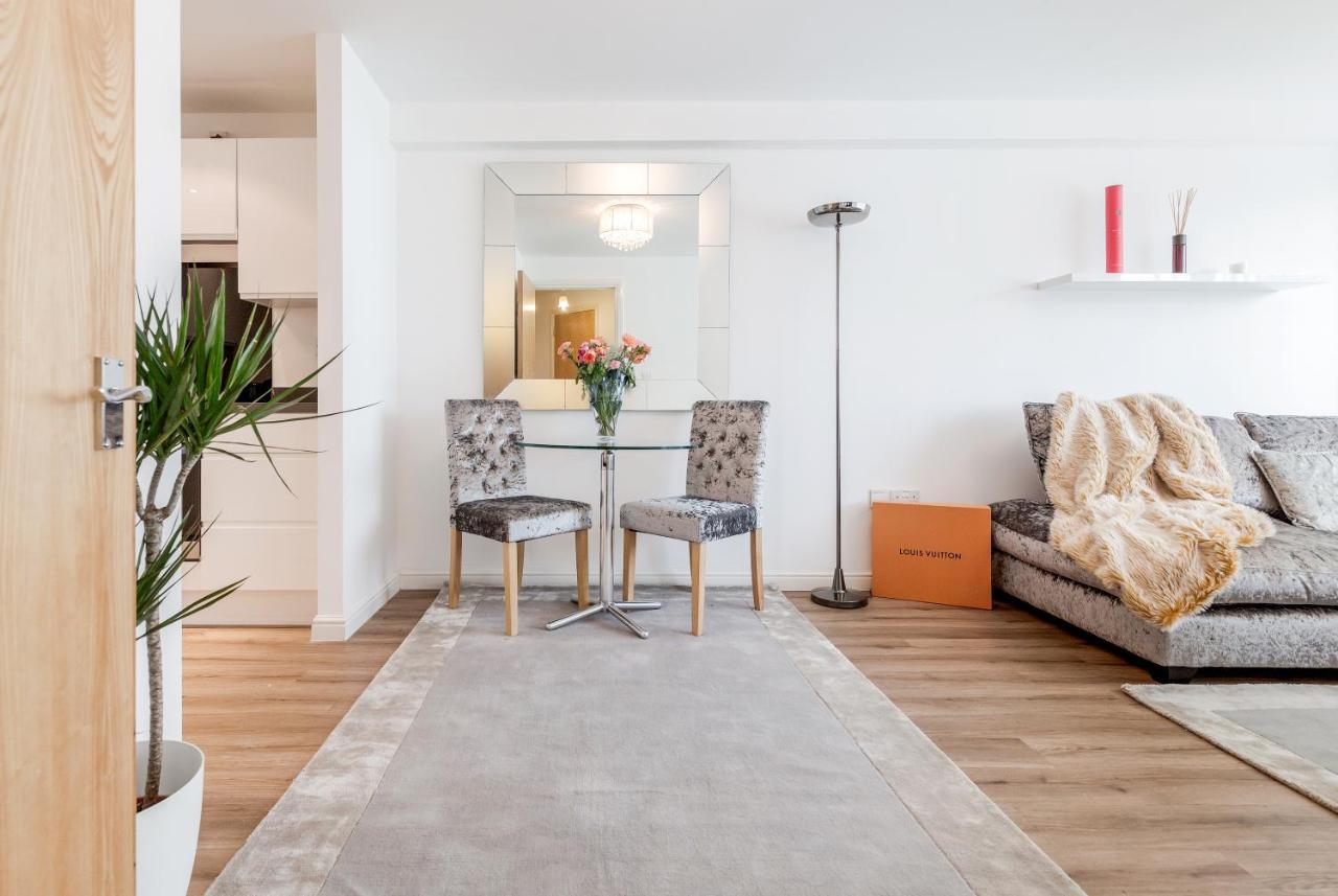 *spacious-modern One Bed Flat. Riverside Location* Apartamento